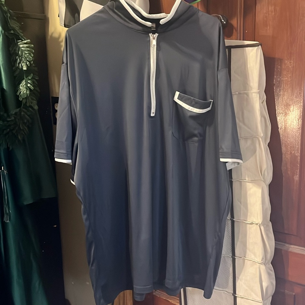 Short casual grey zip up shirt